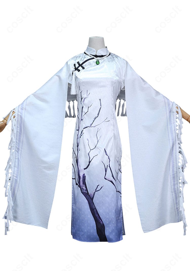 エダ・メスマー（心理学者）西湖コラボ旗袍コスプレの正面全体像。高再現シルエットと斜襟が映えるデザイン。