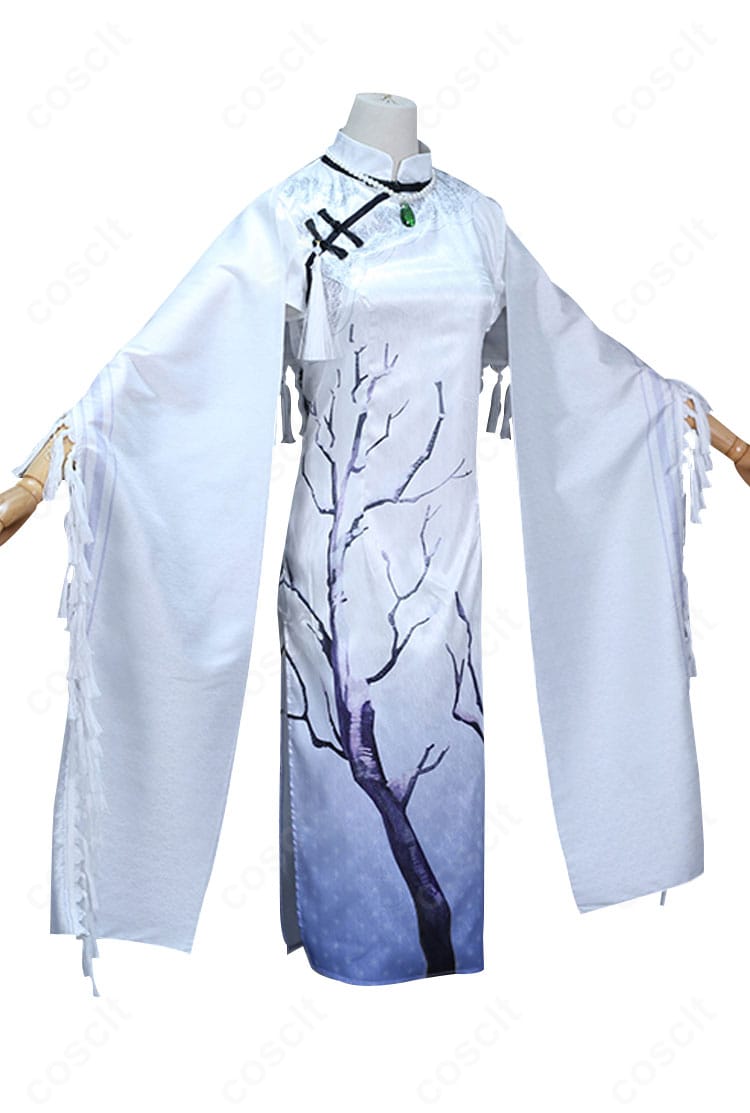 エダ・メスマー西湖コラボ旗袍コスの左側面ディテール。刺繍とスリット位置の作り込み。