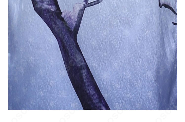 スカート部分の近接。刺繍とステッチの精密さが伝わる質感。