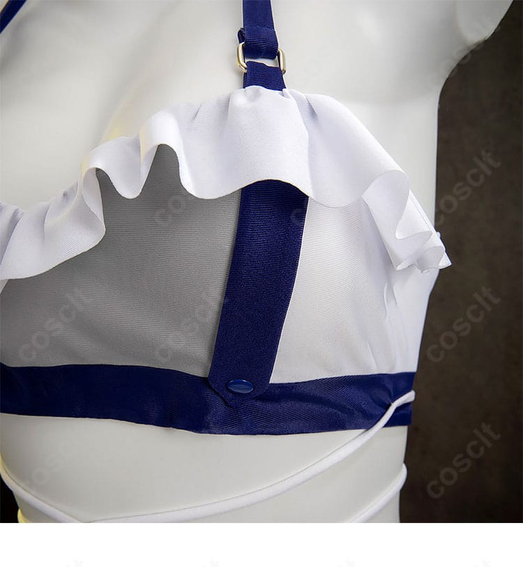 胸元装飾のクローズアップ。中心パーツと縁取りステッチの再現度が分かる画像。