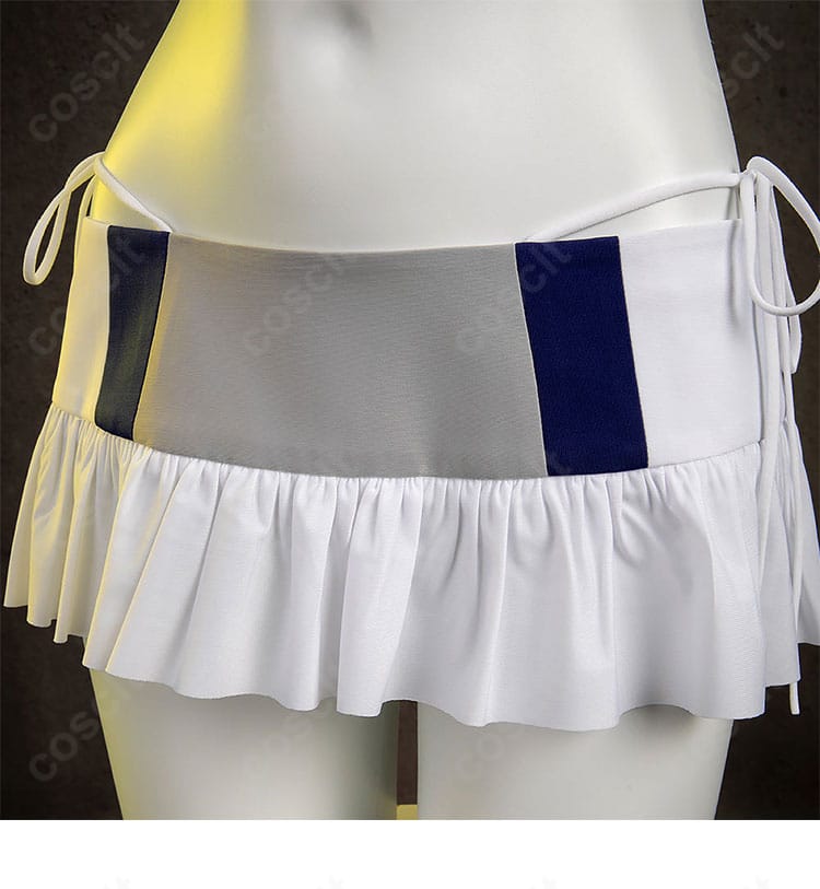 スカート前面の装飾詳細。レイヤー構成とヘムラインの処理を確認。