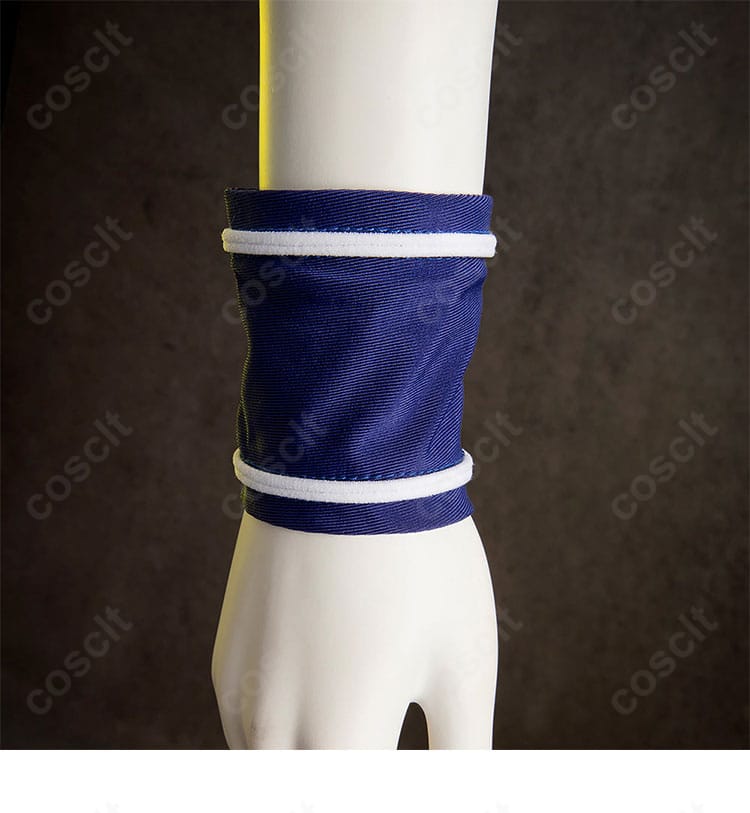 手首飾りのディテール。素材感と留め具の仕様が分かるクローズアップ。