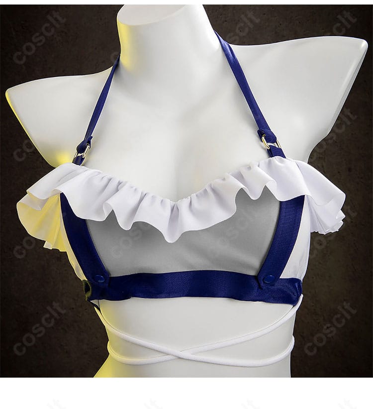 水着上衣の正面ディテール。胸元カップの形状と表面素材の質感を強調。