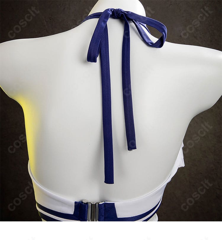 背面の紐ディテール。ストラップの取り回しと固定点の仕立てが見える画像。