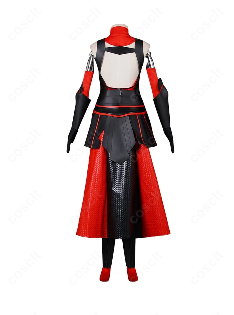 メイプル衣装の背面。背中の装飾ラインや外套風パーツの落ち感、留め仕様が見える画像。