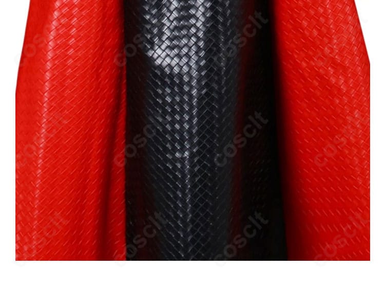 メイプル衣装の外套裾部分。装飾ラインと縁の仕立て、ハリのある生地感が伝わる画像。