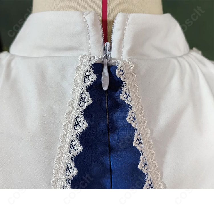 背面ファスナー部分のクローズアップ。開閉仕様と仕上げの丁寧さを示すディテール。