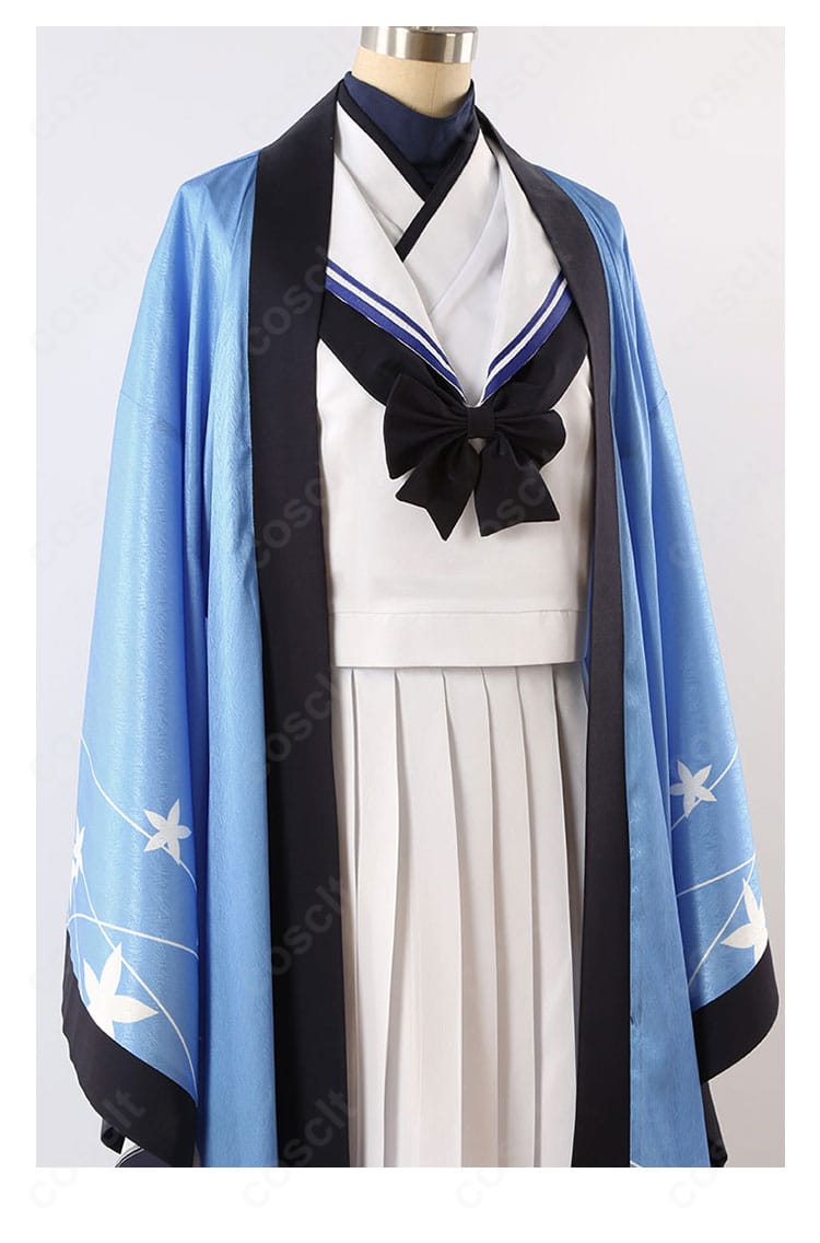 前面装飾のクローズアップ。胸元パーツと配色のコントラストでキャラクター性を強調。