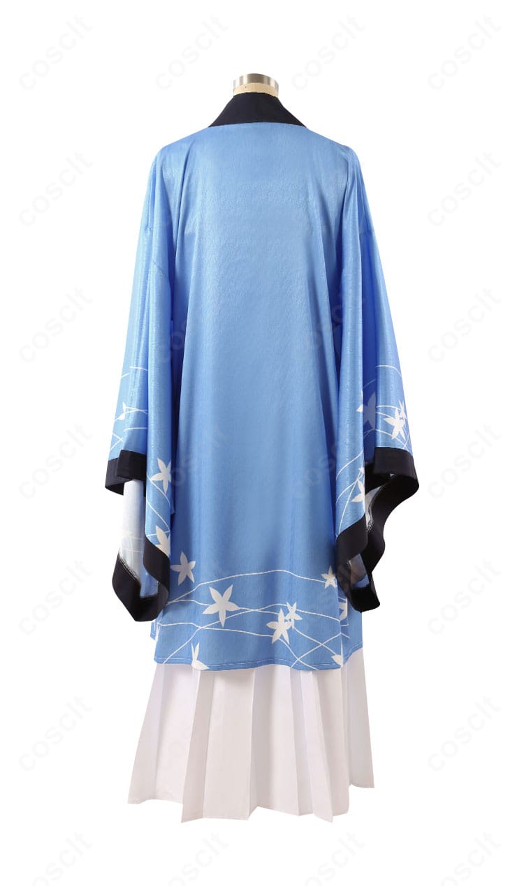 御稜ナグサのコスプレ衣装背面。バックの切り替えと裾の流れが上品にまとまるデザイン。