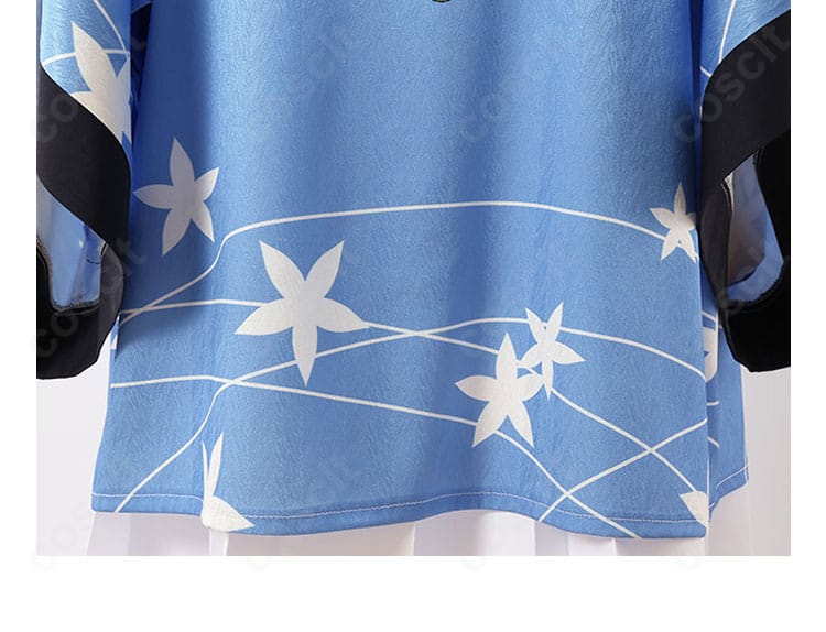 背面裾飾りのディテール。揺れ感のある裾装飾がエレガントな印象を演出。