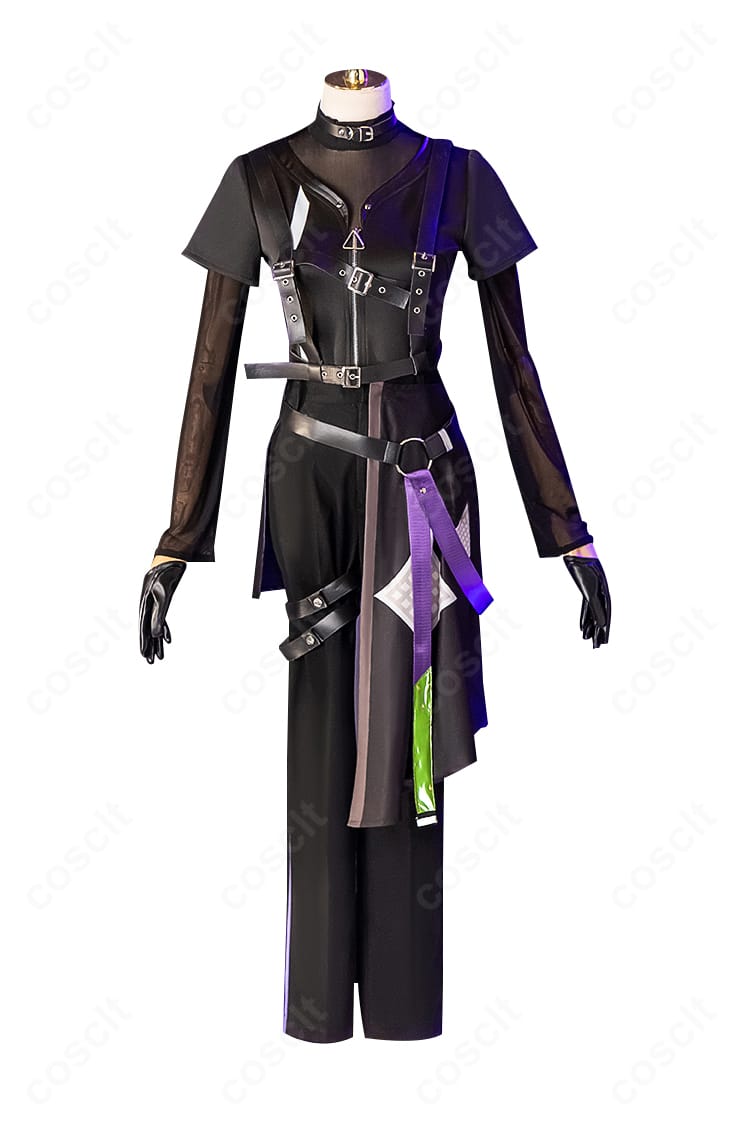 胸元・チョーカーなどサイバー装飾の細部アップ。質感と配色のコントラストが映える。