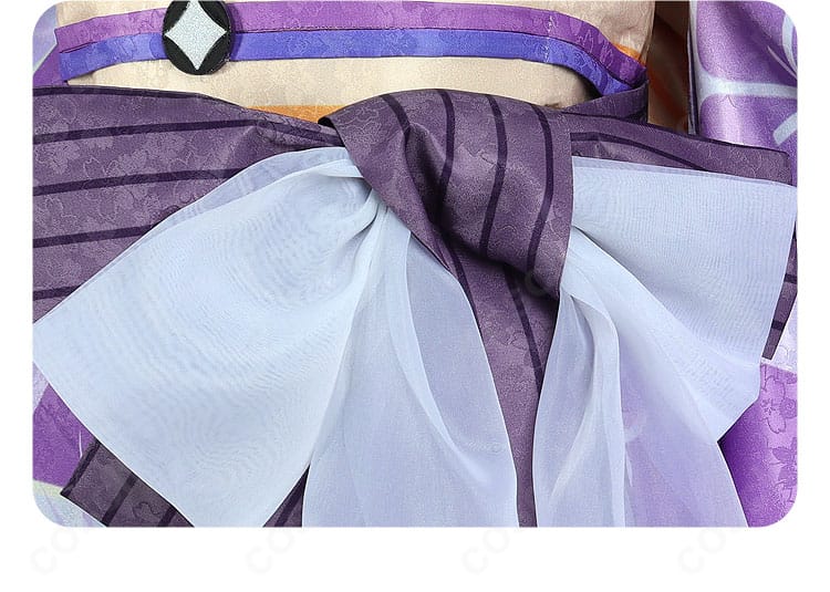 腰封に施された蝶の装飾アップ。華やかで写真映えするポイント。