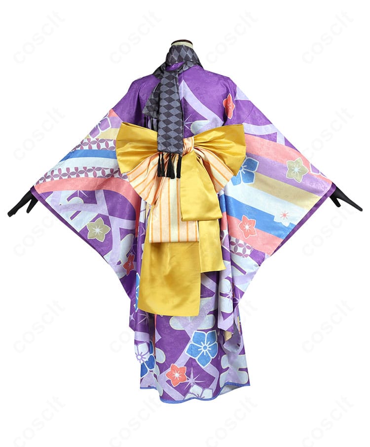 背面から見た暁美ほむら晴着。バックの蝶飾りと帯結びの仕上がりに注目。