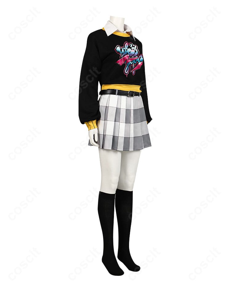 新井素羽コスプレ衣装の右側面。ベルト位置やスカートのライン、袖の落ち感を確認できる写真