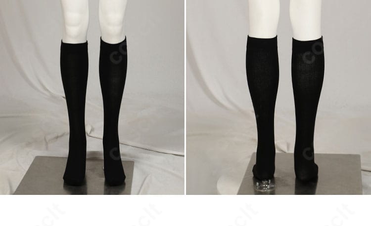 新井素羽コスプレ衣装の靴下(ストッキング)ディテール。生地感と発色を示すクローズアップ