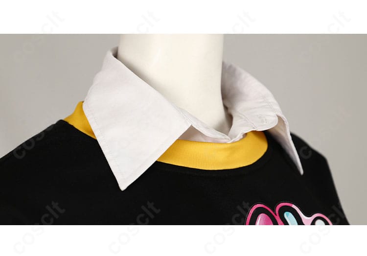 新井素羽コスプレ衣装の襟元ディテール。襟形状とフロント装飾の質感が分かるアップ