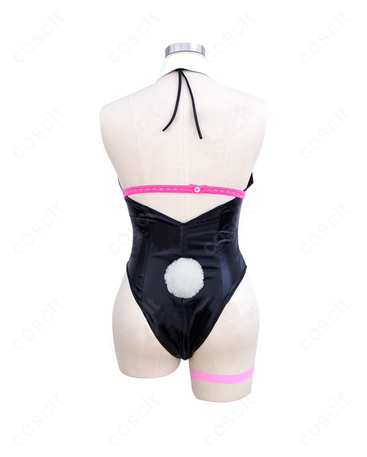 初音ミク ラビットホールver. コスプレ衣装の背面。レオタードのカッティングと尻尾、小物の取り付け位置が分かる。