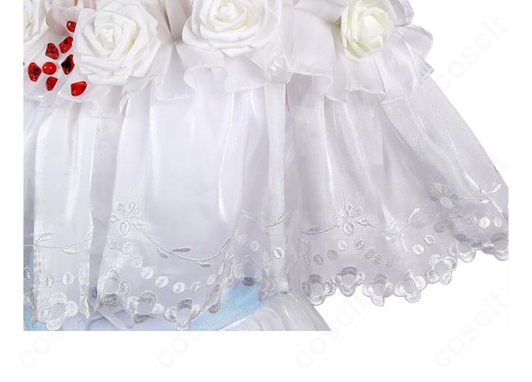 肩部分の装飾ディテール。立体的なパーツでエレガントさを強化