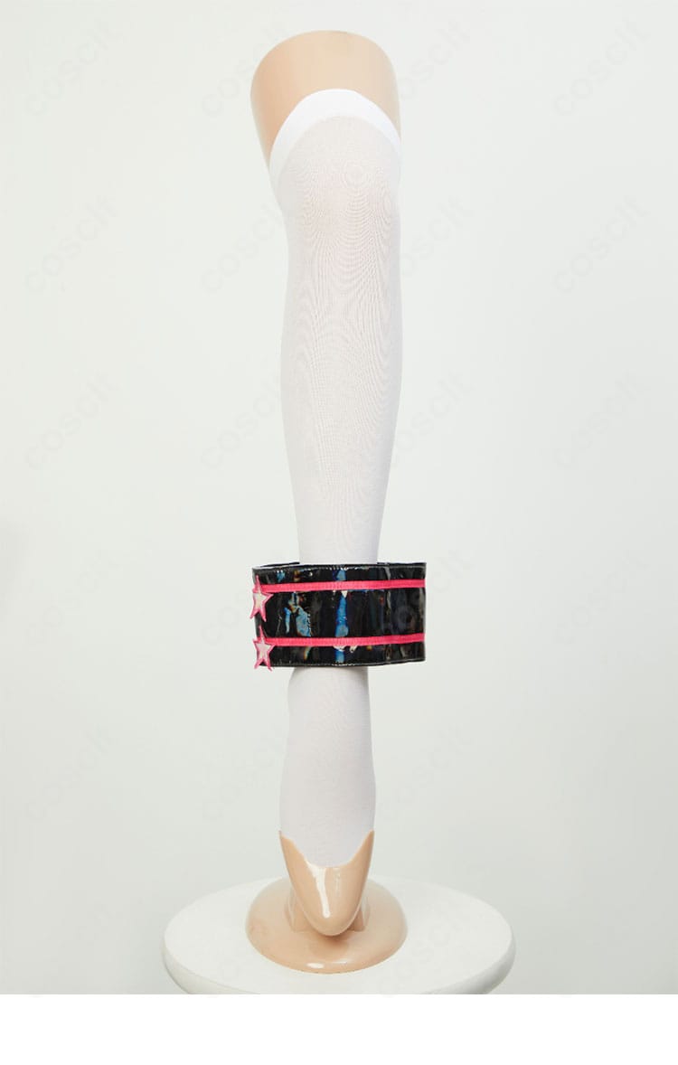 太もも飾りの正面。巡音ルカらしいモチーフで存在感を演出。