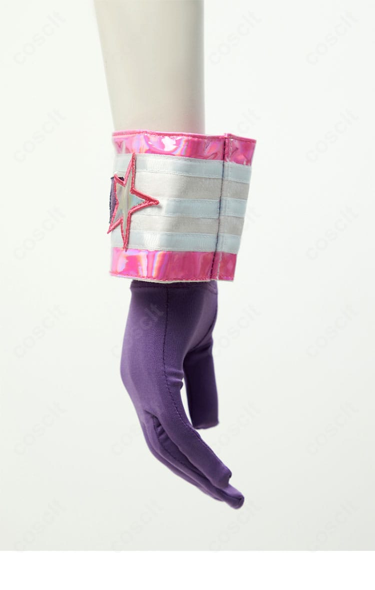 腕部装飾の側面ディテール。精巧な作りとラインの美しさ。