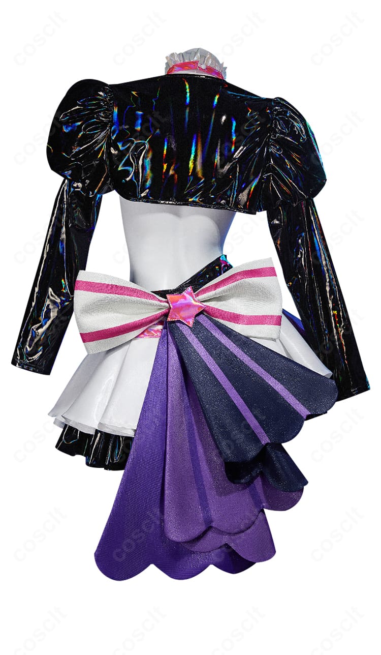 巡音ルカ衣装の背面。大きな蝶結びと背面装飾の配置が見える。