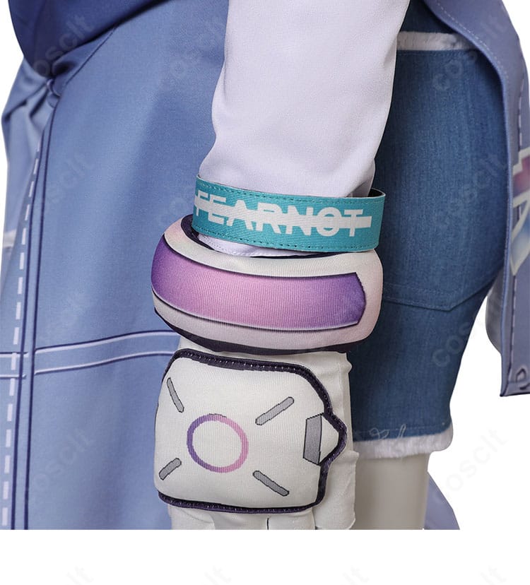 オーバーウォッチ2 LE SSERAFIMコラボ キリコ衣装の手首サイドディテール。カフの横方向の仕立てを強調