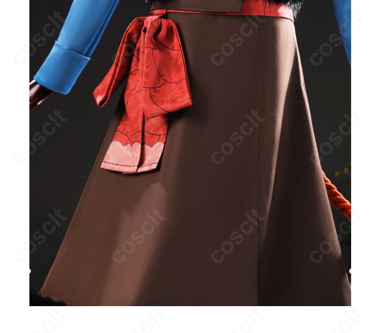 スカート裾の切り替えと装飾ラインの近接。ハリ感ある生地の質感が伝わる写真