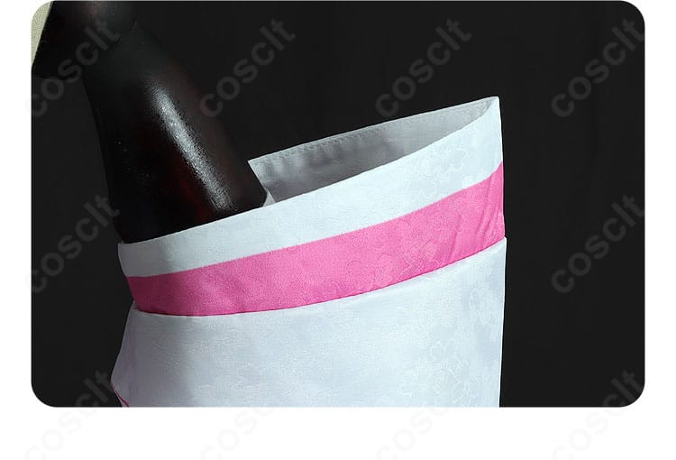 桜ミク衣装の袖口ディテール。縁取りとステッチ、仕上げの美しさを示すクローズアップ。