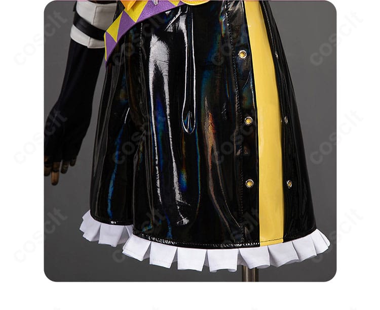 スカート風フレア装飾のディテール。裾のハリ感と配色ライン、ドレープの美しさを強調