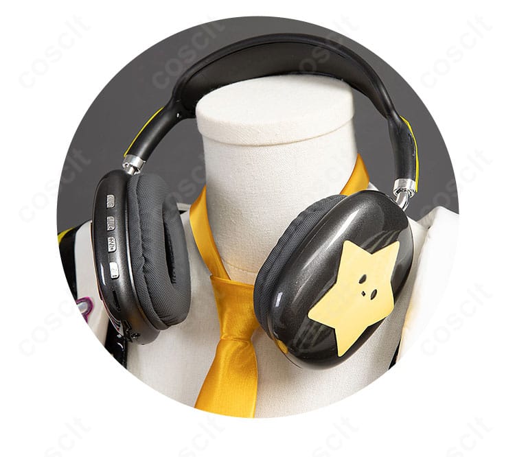 ヘッドセットの装飾ディテール。マイク位置とイヤーパッドの質感、配色の再現をクローズアップ