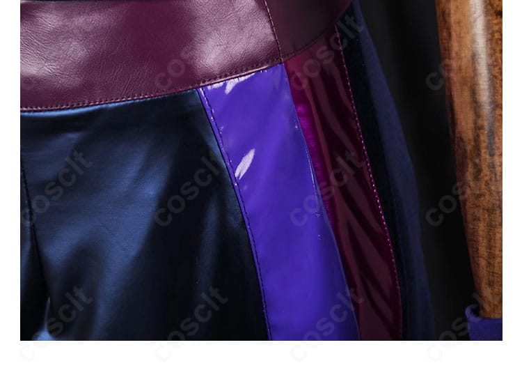 マル衣装 脚部の装飾ディテール。洗練されたパターンと質感が分かる角度。