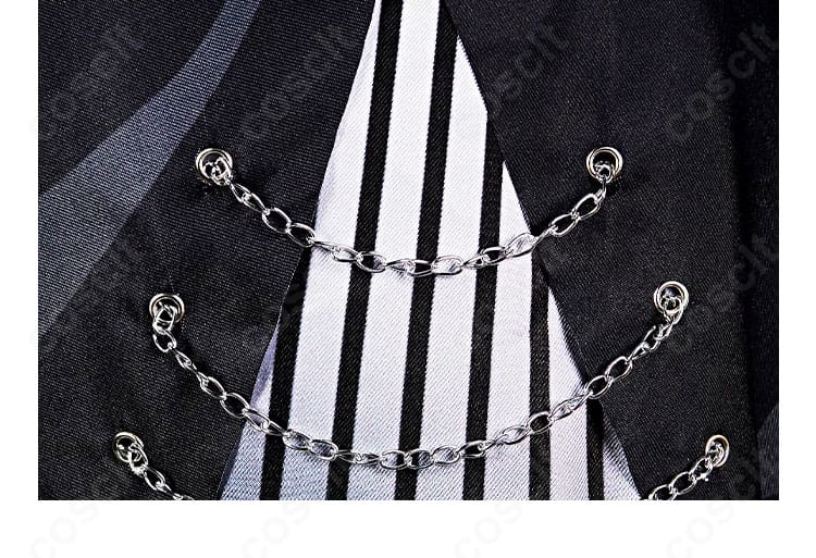 スカートのチェーン装飾ディテール。揺れ感と取り付け位置