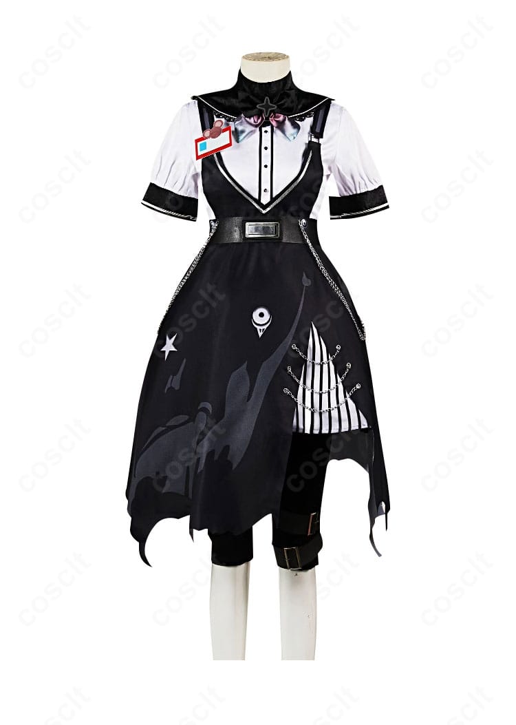 インナー（ワンピース）正面ディテール。襟元と胸元の装飾、縫製のアップ