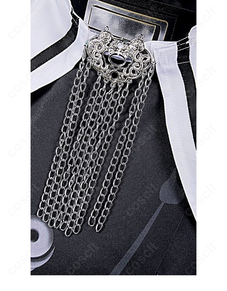 腰部のベルトコンポーネント装飾ディテール。金具の配置と固定方法