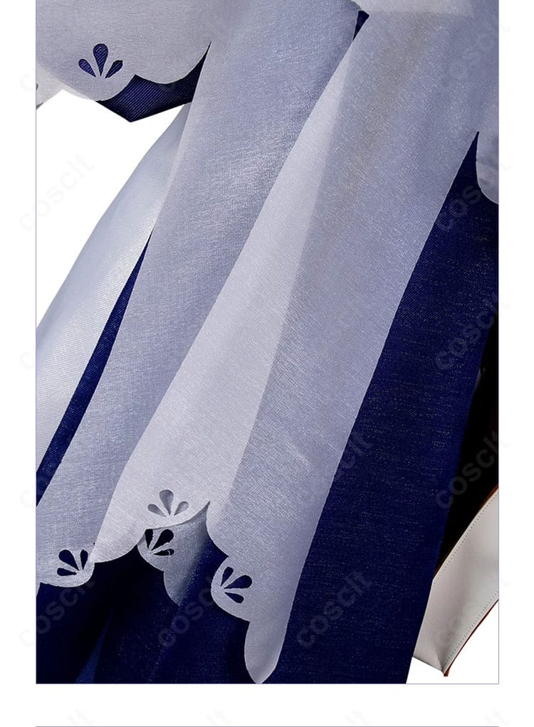 コート裾の装飾ディテール、バランス良い配色とヘムライン