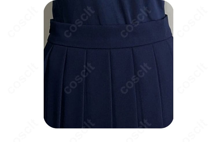 長袖インナーの襟元デザインの近接。重ね着時の見え方を最適化