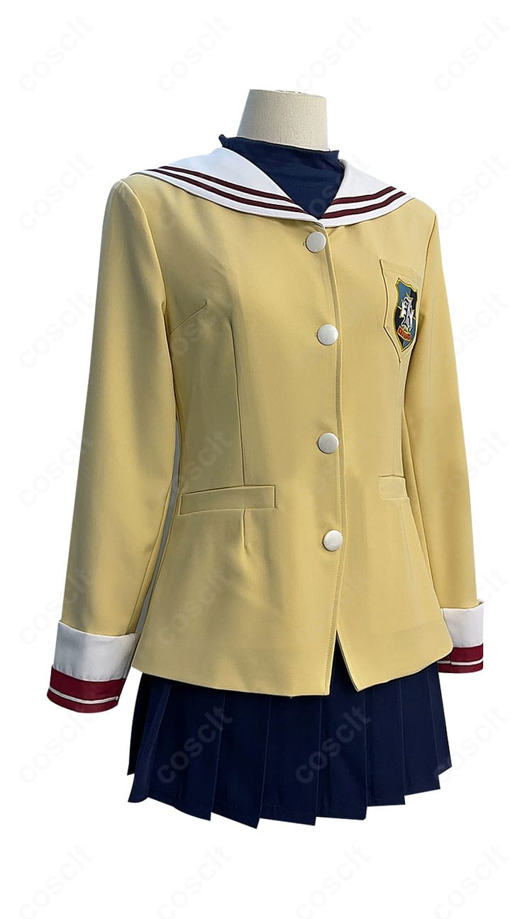 古河渚コスプレ衣装の右側面。コートのラインとプリーツスカートの落ち感を強調