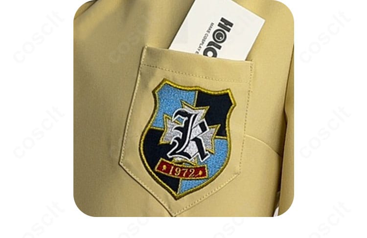 門襟とボタン装飾のクローズアップ。質感と位置関係がわかるカット