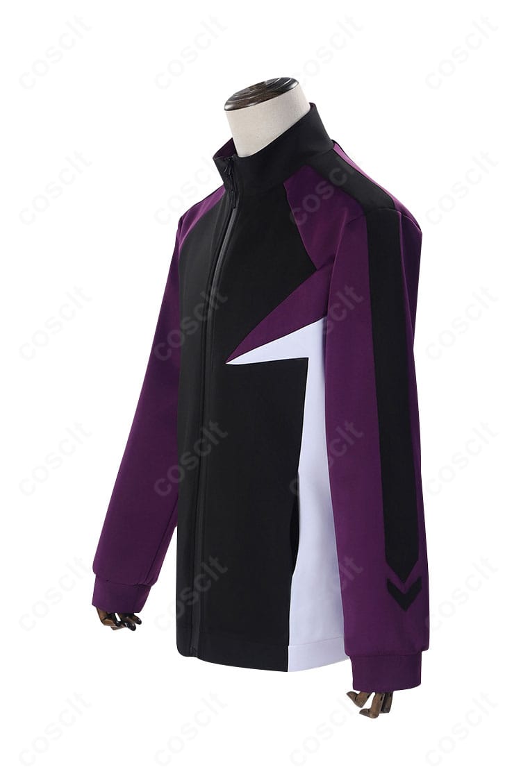 桐先高校弓道部 コスプレ衣装の左側ディテール。胸元ロゴ刺繍と縫製の仕上がりをクローズアップ。