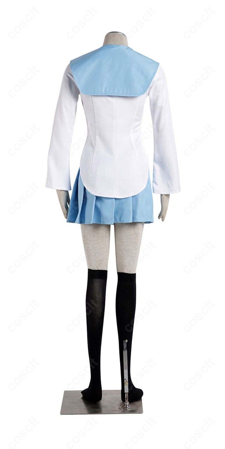 桐崎千棘コスプレの背面ビュー。背面のライン取りとスカートの広がり、後ろ姿の再現性を確認できる画像。