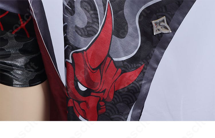 崩壊:スターレイル 黄泉 戦闘服コスプレの前胸ディテール。高品質刺繍と金属調パーツの質感が伝わる接写。