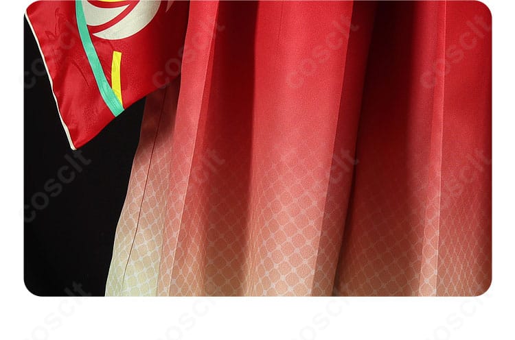 エプロン下端の装飾。細部の意匠が美しく、写真映えする下裾の仕上げ。