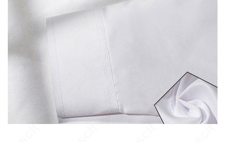 付属シャツの襟と肩回りのディテール。フィット感と動きやすさが伝わる構図。