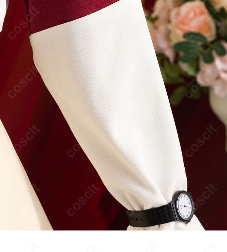 衣袖の装飾ディテール。袖口切り替えと配色ラインのアップ画像