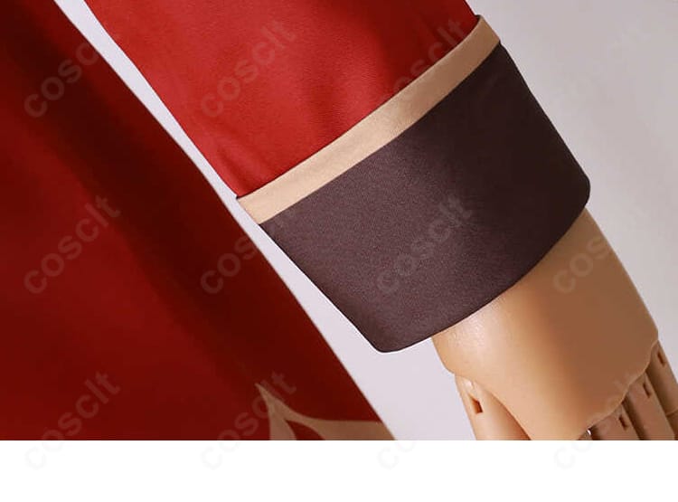 袖口の装飾ディテール。キャラクターの雰囲気に合う上品な意匠とコントラストが特徴。