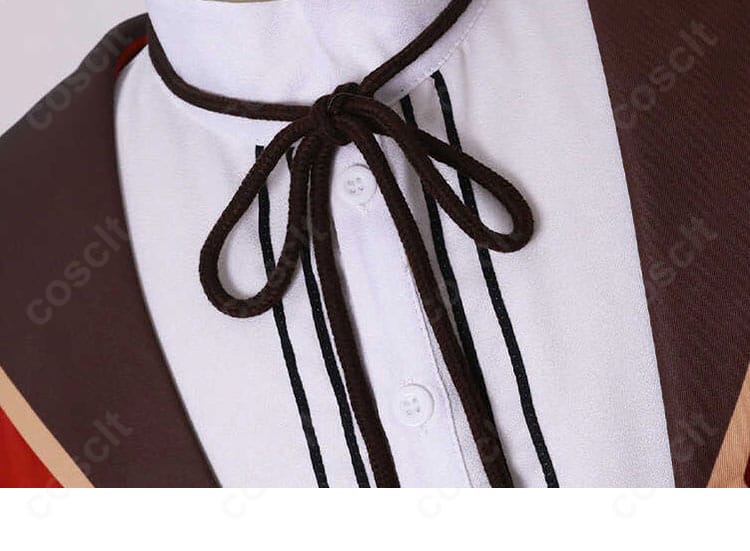 パトリック・アッシュバトン制服の襟元ディテール。縁取りと装飾が整った品のある仕上がり。