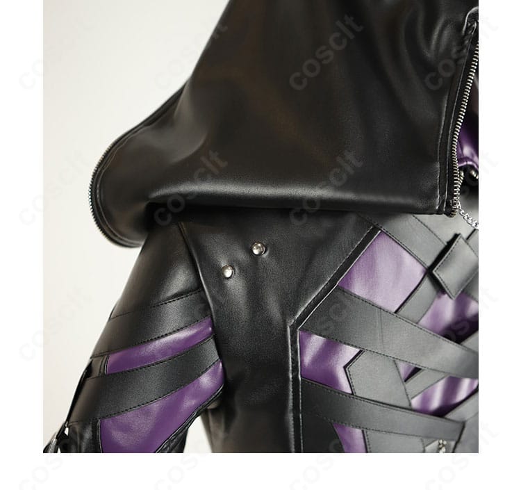 肩から袖にかけての装飾とカッティングを示すディテール