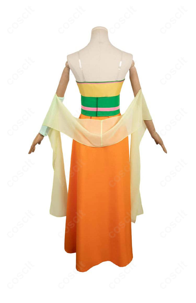 猫猫 宴会衣装コスプレの背面。背中の開きと帯位置、披帛の落ち感ディテールが分かる画像。