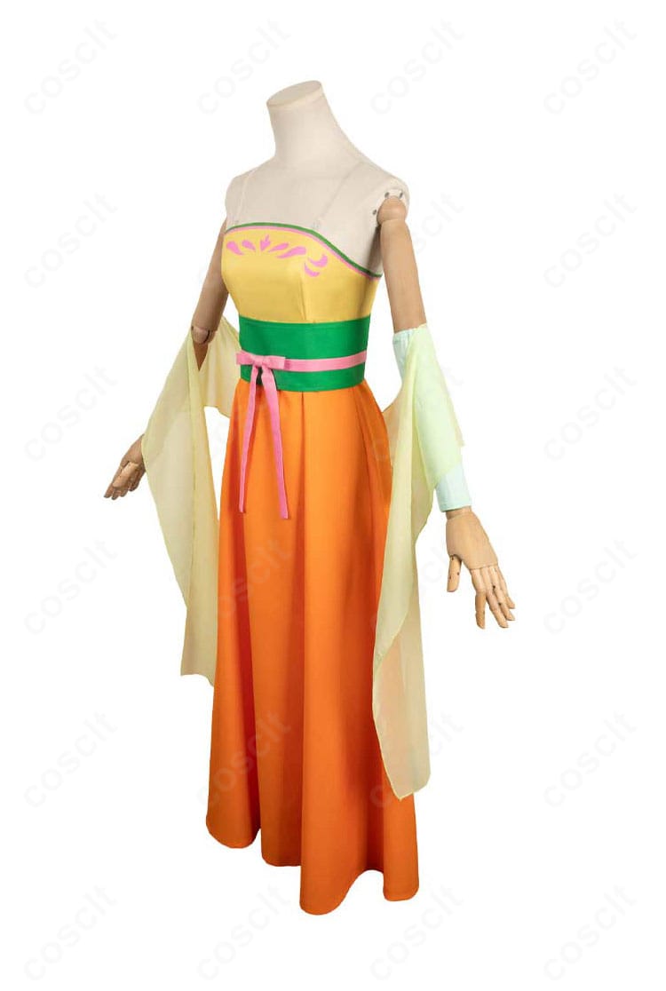 猫猫 宴会衣装コスプレの側面。披帛の流れるドレープと細身シルエットが強調されたカット。