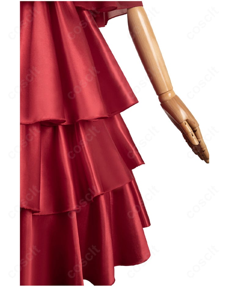 フリーレン 赤いドレス衣装 袖口と裾の装飾細部。ステッチとエッジの仕上げが分かる